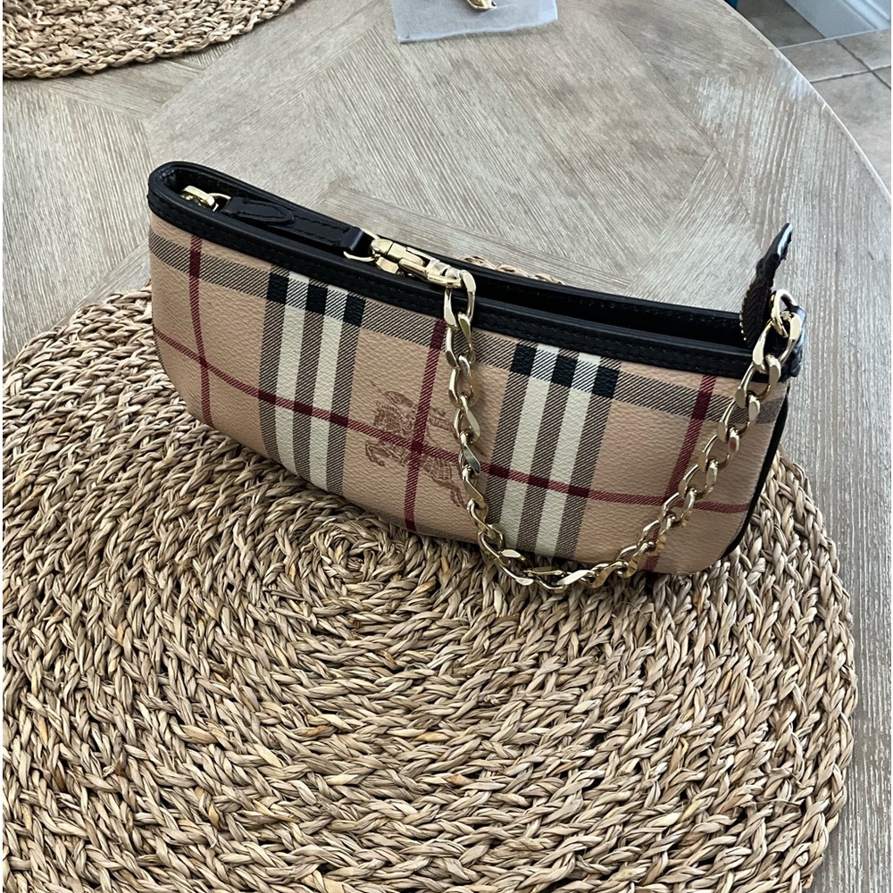 Burberry mini Clara wristlet pochette - Picture 15 of 16